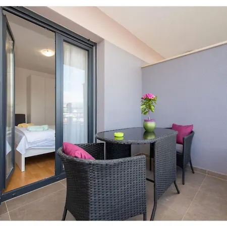 Apartment S'akvarel 5 - Free Parking! *